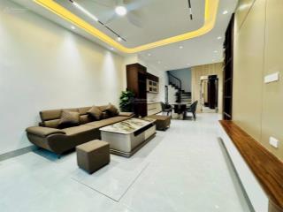 Nguyễn chí thanh, đống đa, lô góc, thang máy, full đồ, ngõ thông pháo đài láng, ở luôn, 43mx6t