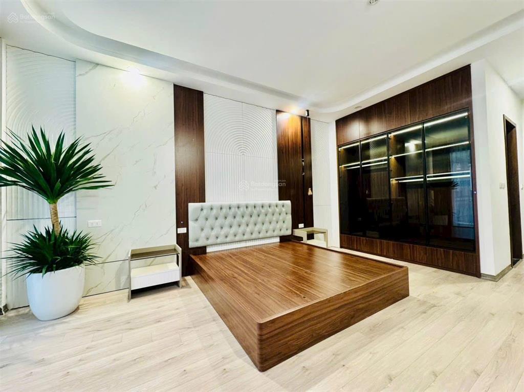 Nguyễn chí thanh, đống đa, lô góc, thang máy, full đồ, ngõ thông pháo đài láng, ở luôn, 43mx6t