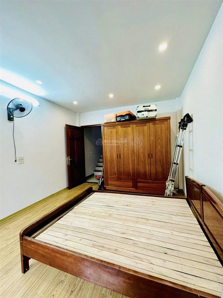 Nhà riêng chia lô nguyễn khánh toàn, ngõ thông, 20m ô tô tránh, móng 6t, sổ vuông, kinh doanh, 41m2