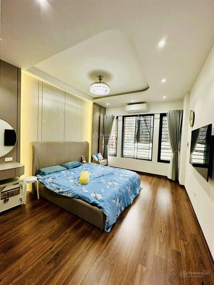 Nhà riêng chia lô nguyễn khánh toàn, ngõ thông, 20m ô tô tránh, móng 6t, sổ vuông, kinh doanh, 41m2