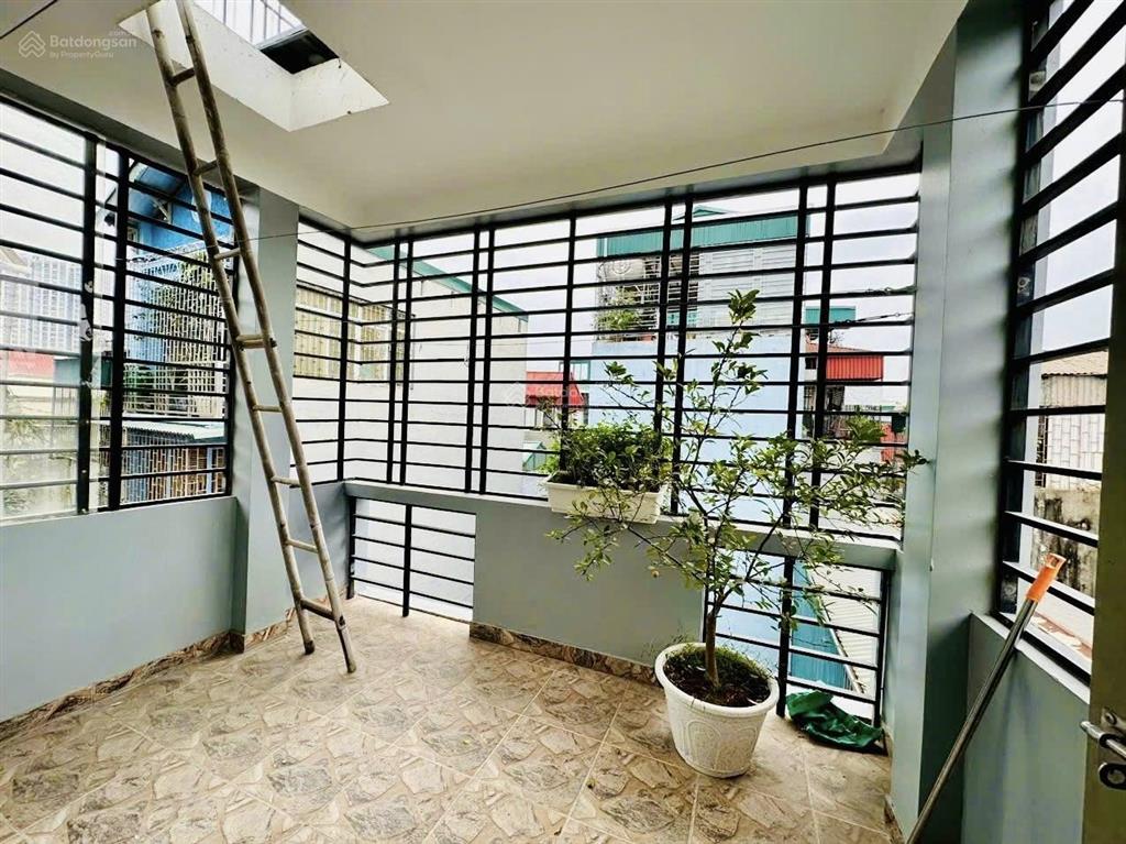 Nhà riêng chia lô nguyễn khánh toàn, ngõ thông, 20m ô tô tránh, móng 6t, sổ vuông, kinh doanh, 41m2