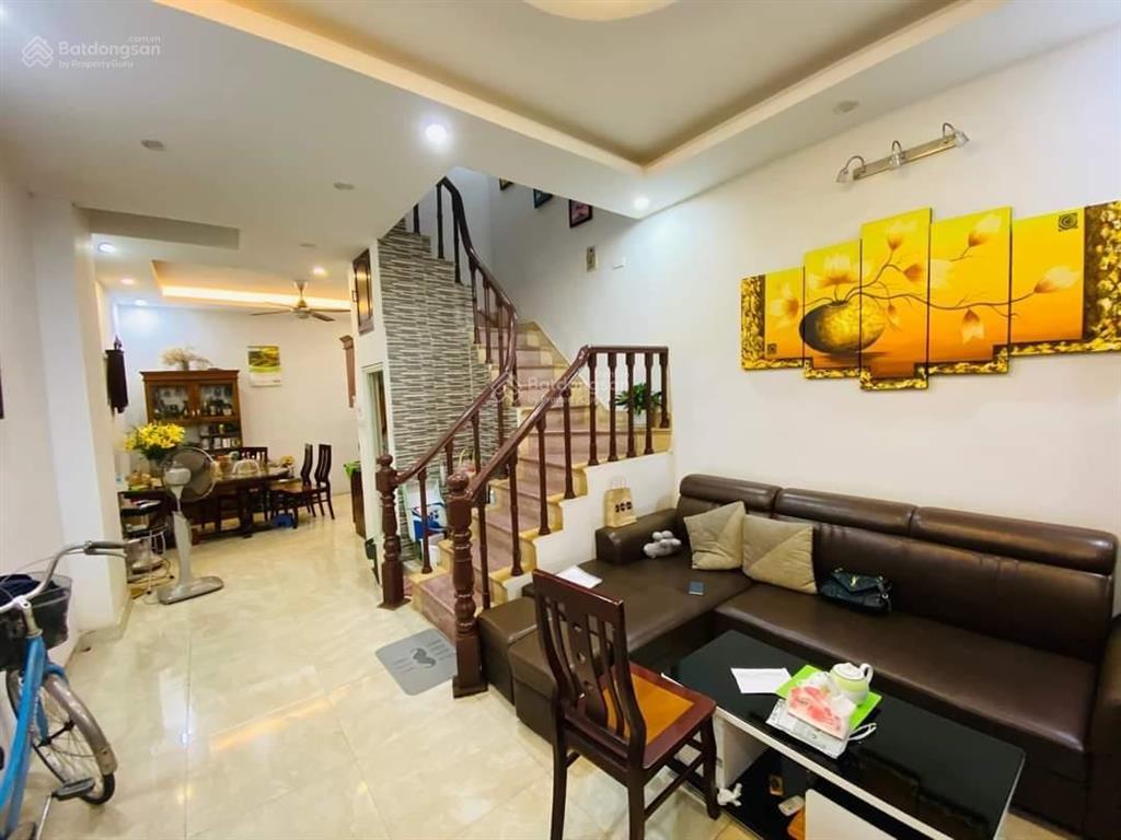 Nhà phố nguyễn khánh toàn, ở luôn, 30m ra ô tô, ngõ thông kd sầm uất, 2 thoáng, ô chờ, dân trí cao
