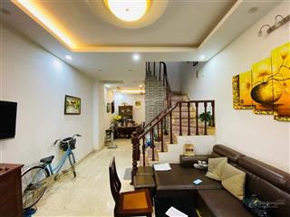 Nhà phố nguyễn khánh toàn, ở luôn, 30m ra ô tô, ngõ thông kd sầm uất, 2 thoáng, ô chờ, dân trí cao