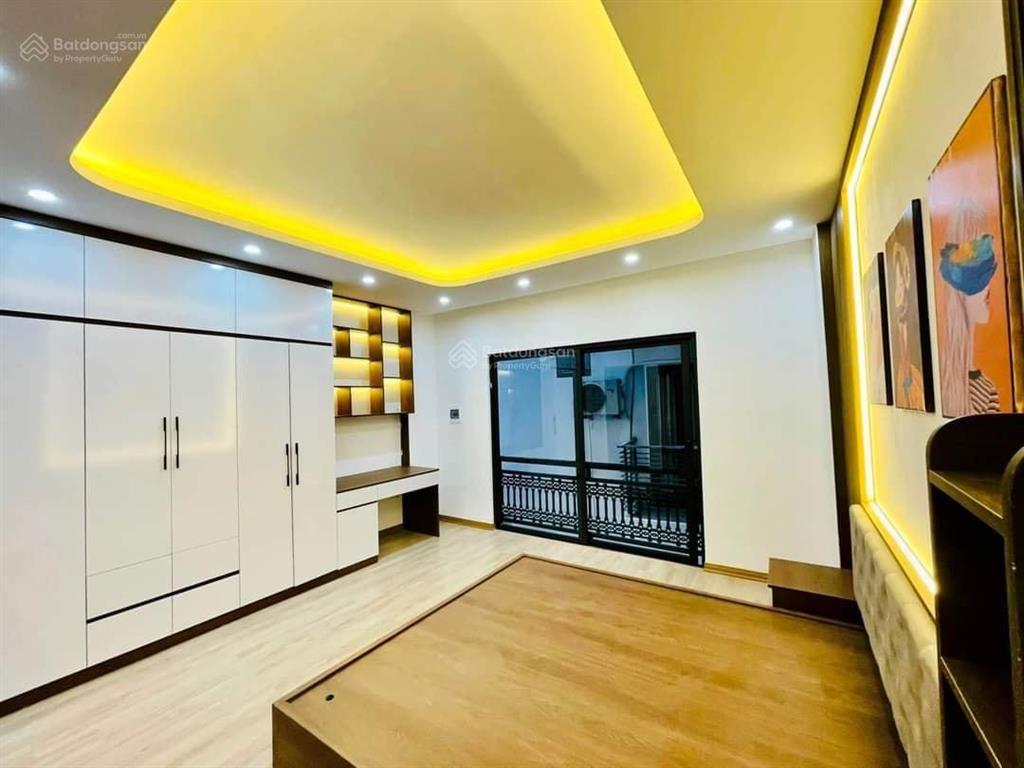 Nhà phố nguyễn khánh toàn, ở luôn, 30m ra ô tô, ngõ thông kd sầm uất, 2 thoáng, ô chờ, dân trí cao