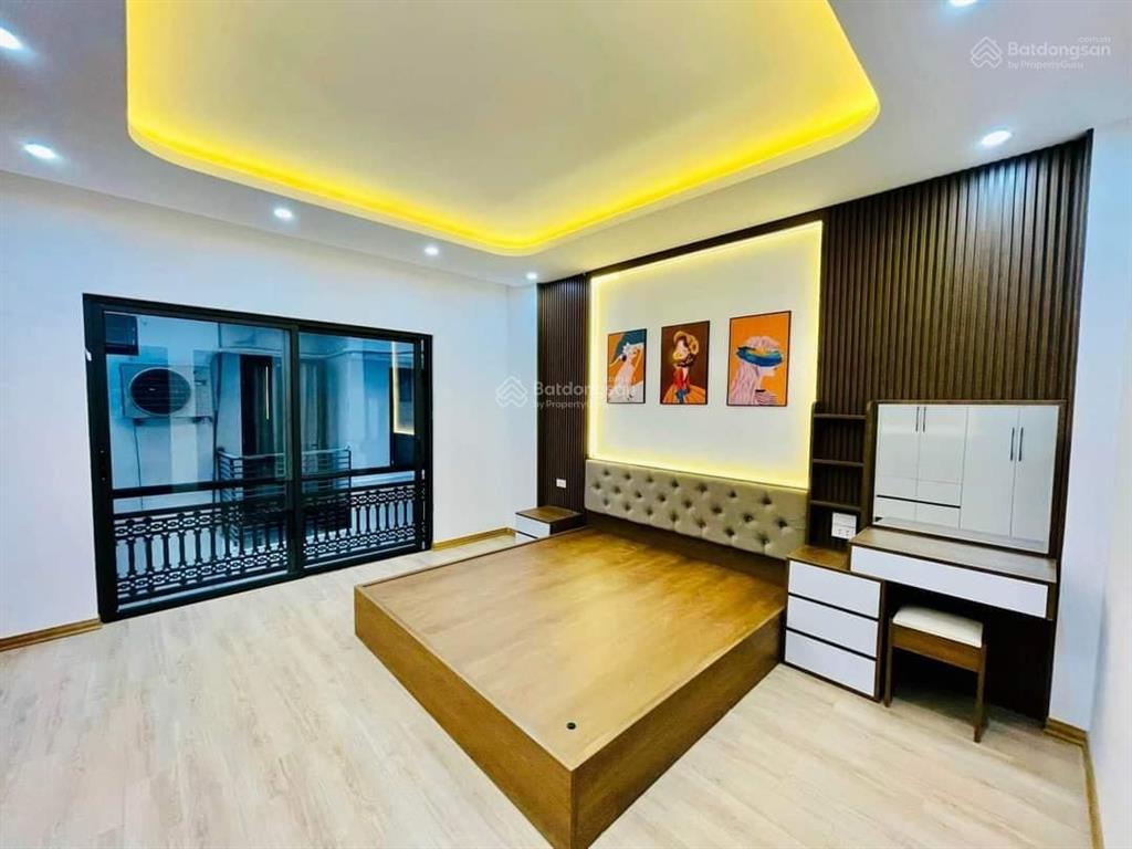Nhà phố nguyễn khánh toàn, ở luôn, 30m ra ô tô, ngõ thông kd sầm uất, 2 thoáng, ô chờ, dân trí cao