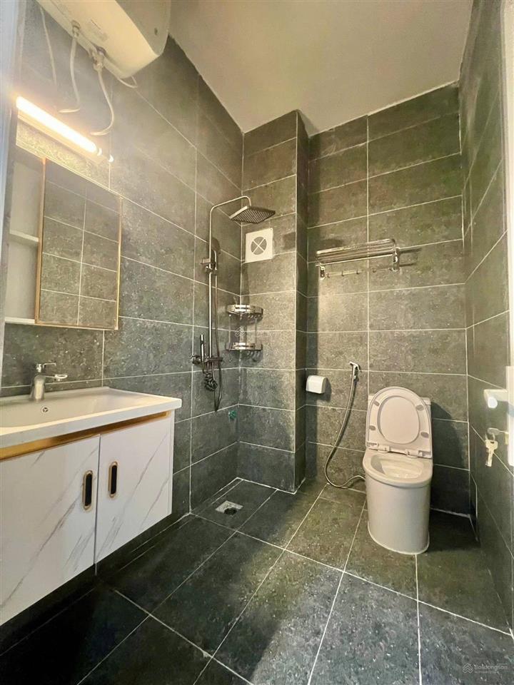 Nhà hoàng quốc việt, 2 mặt thoáng, full đồ, ở luôn, ngõ thông, gần phố, ở sướng, ô tô 30m, hơn 8 tỷ