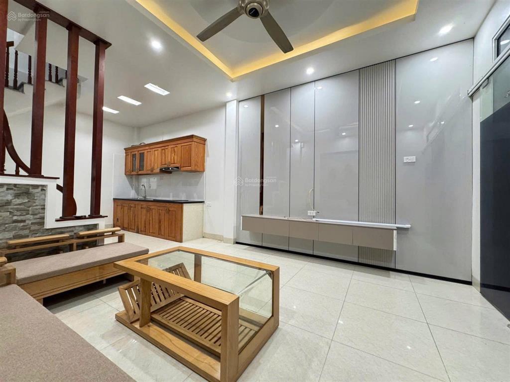 Nhà hoàng quốc việt, 2 mặt thoáng, full đồ, ở luôn, ngõ thông, gần phố, ở sướng, ô tô 30m, hơn 8 tỷ