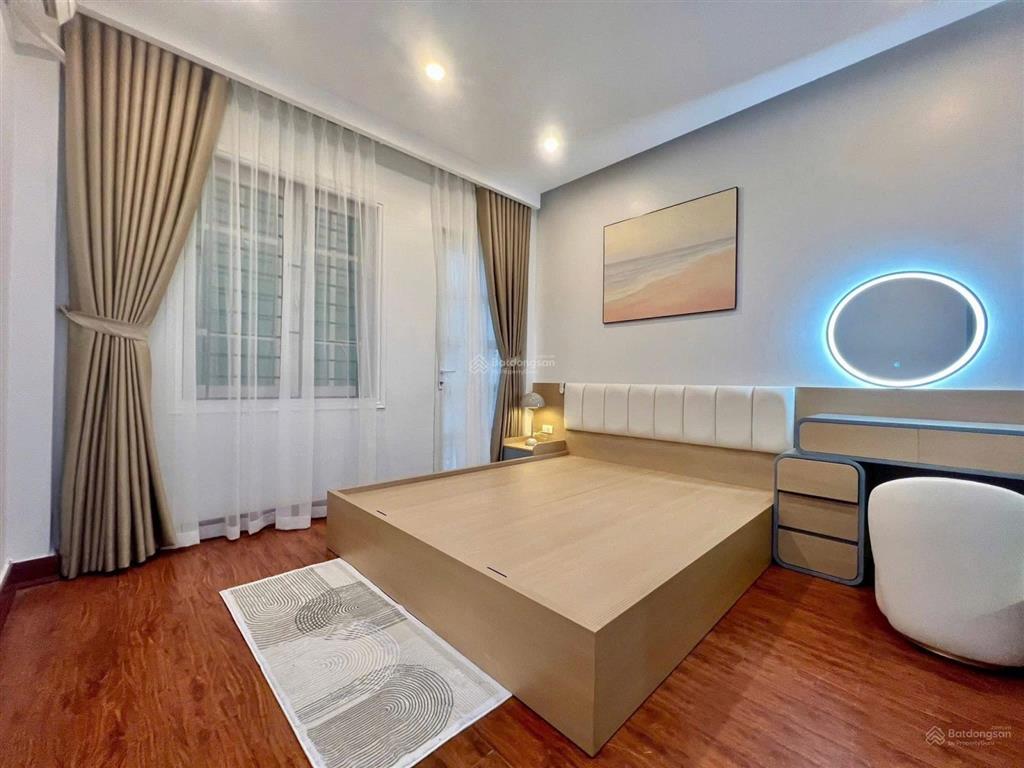 Nhà hoàng quốc việt, 2 mặt thoáng, full đồ, ở luôn, ngõ thông, gần phố, ở sướng, ô tô 30m, hơn 8 tỷ