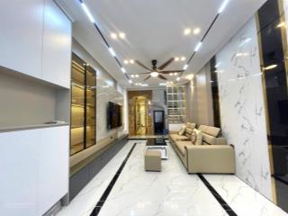 Nhà yên hoà , lô góc, 6 tầng thang máy, ngõ thông vf3 đỗ cổng, full đồ, sát phố, ở sướng.