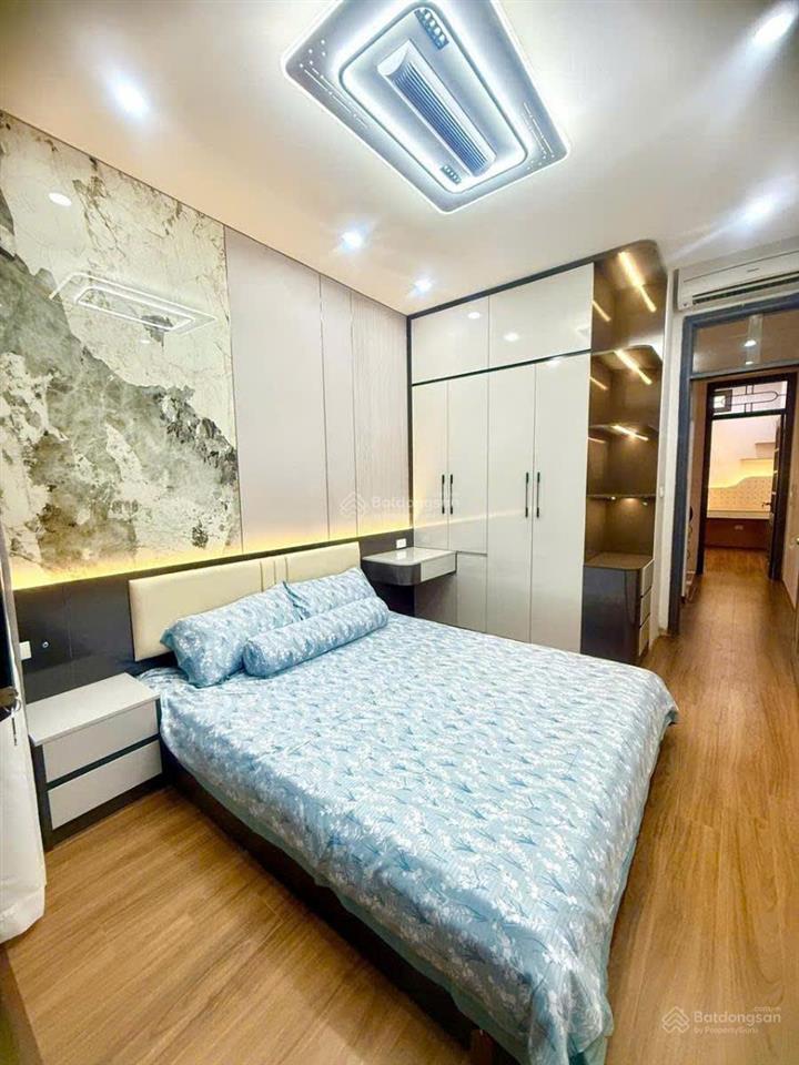 Hàng đẹp! nhà mới ngọc khánh. ngõ nông, rộng 3m, thằng tắp 50m ra phố, sân xe thoáng, sđcc, 38m2*5t