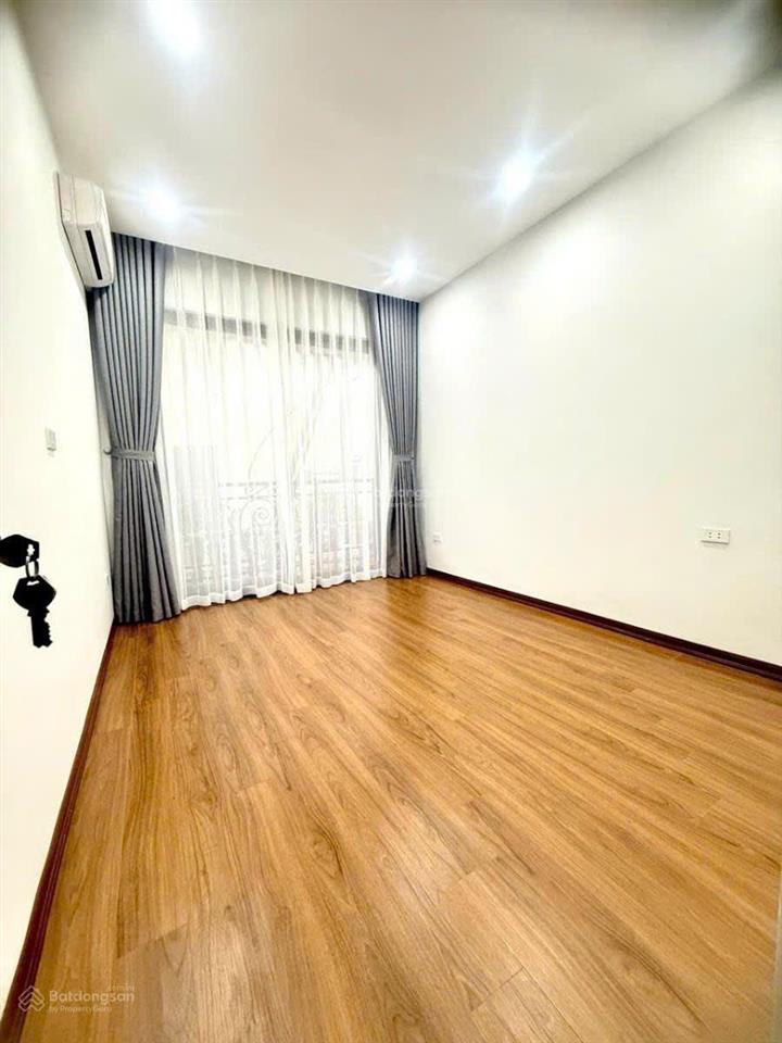 Hàng đẹp! nhà mới ngọc khánh. ngõ nông, rộng 3m, thằng tắp 50m ra phố, sân xe thoáng, sđcc, 38m2*5t