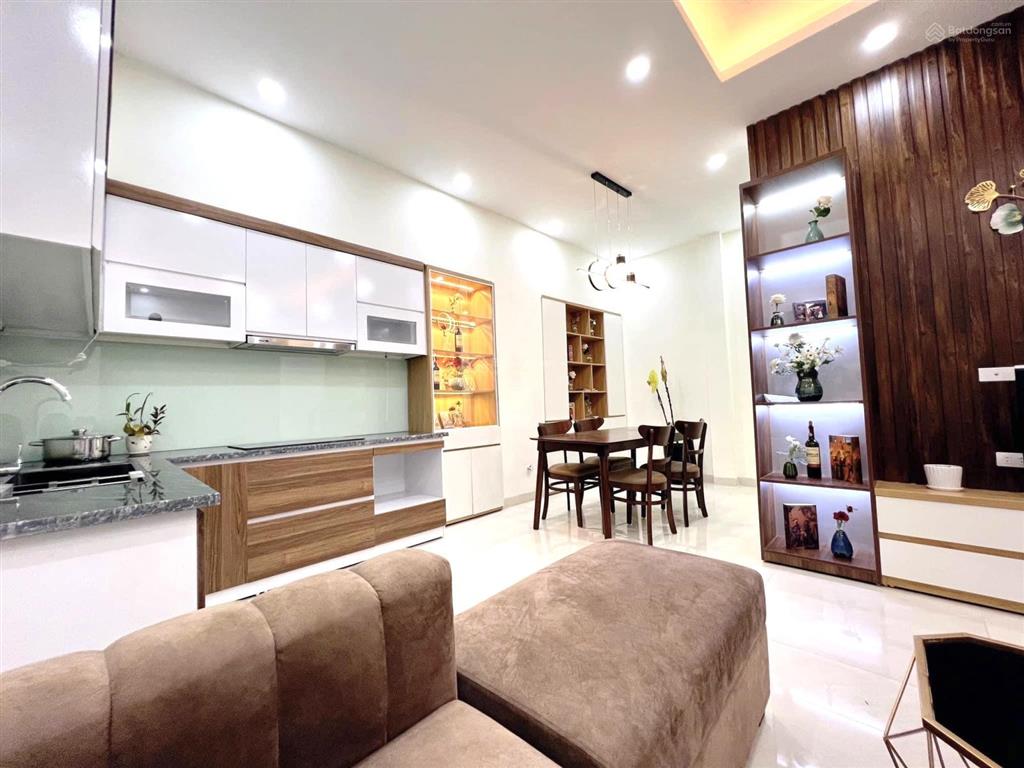 Rất gấp, phố trần duy hưng, ô tô đỗ cổng, 40m ra mặt phố, ngõ thông, thoáng trước sau hơn 9 tỷ