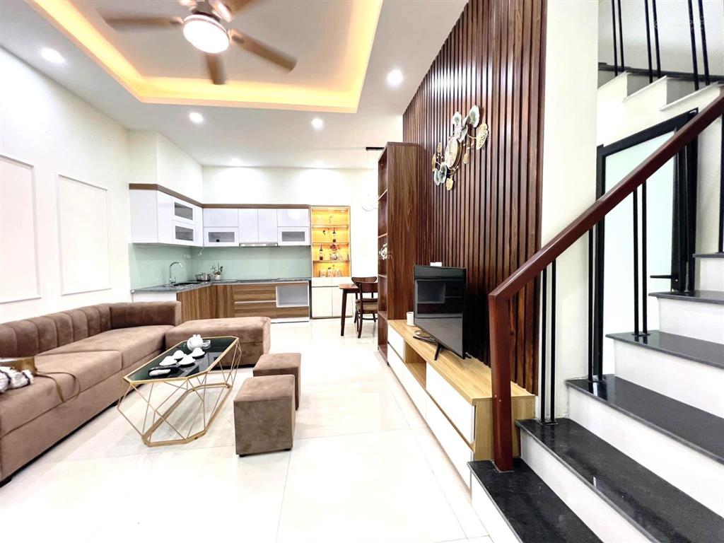 Rất gấp, phố trần duy hưng, ô tô đỗ cổng, 40m ra mặt phố, ngõ thông, thoáng trước sau hơn 9 tỷ