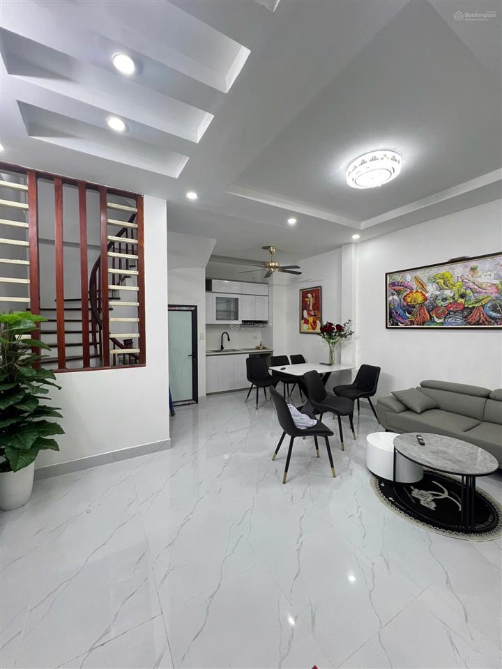Võ chí công. nhà đẹp xây mới, ngõ nông, 70m ra phố, ô tô đỗ, thoáng sáng, full nội thất, 33m2*5t