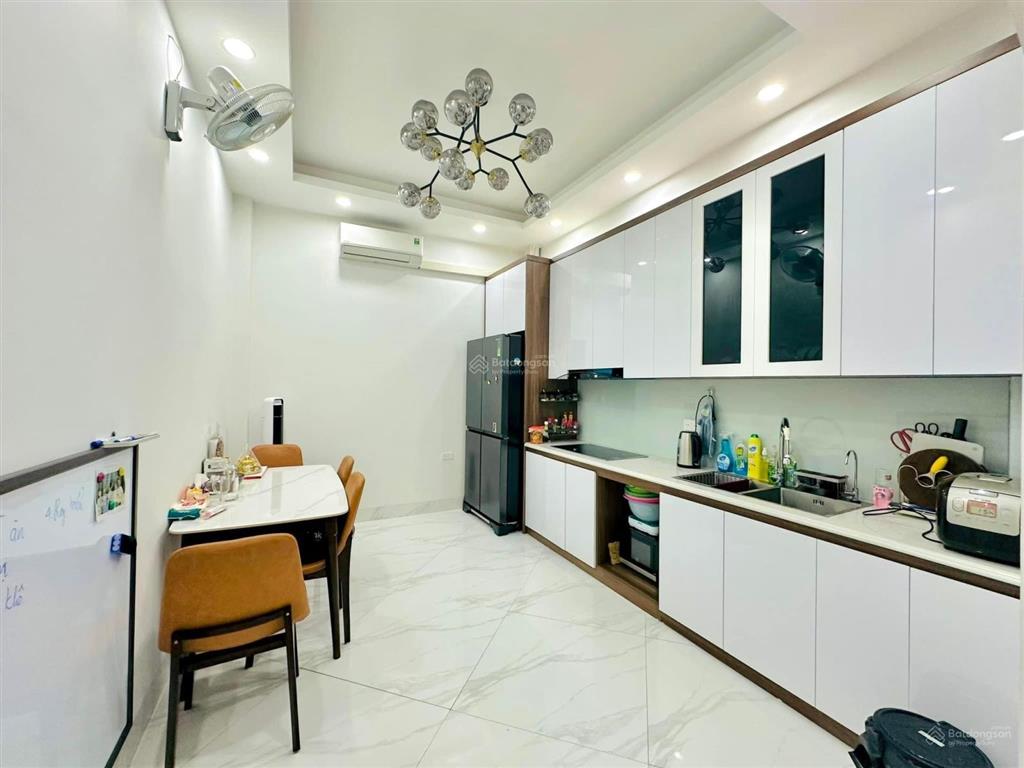 Giá đầu tư! p. thuỵ khuê, ngõ ô tô thông, thoáng trước sau, 30m ra phố, sát ga metro, ko qh, 41m2