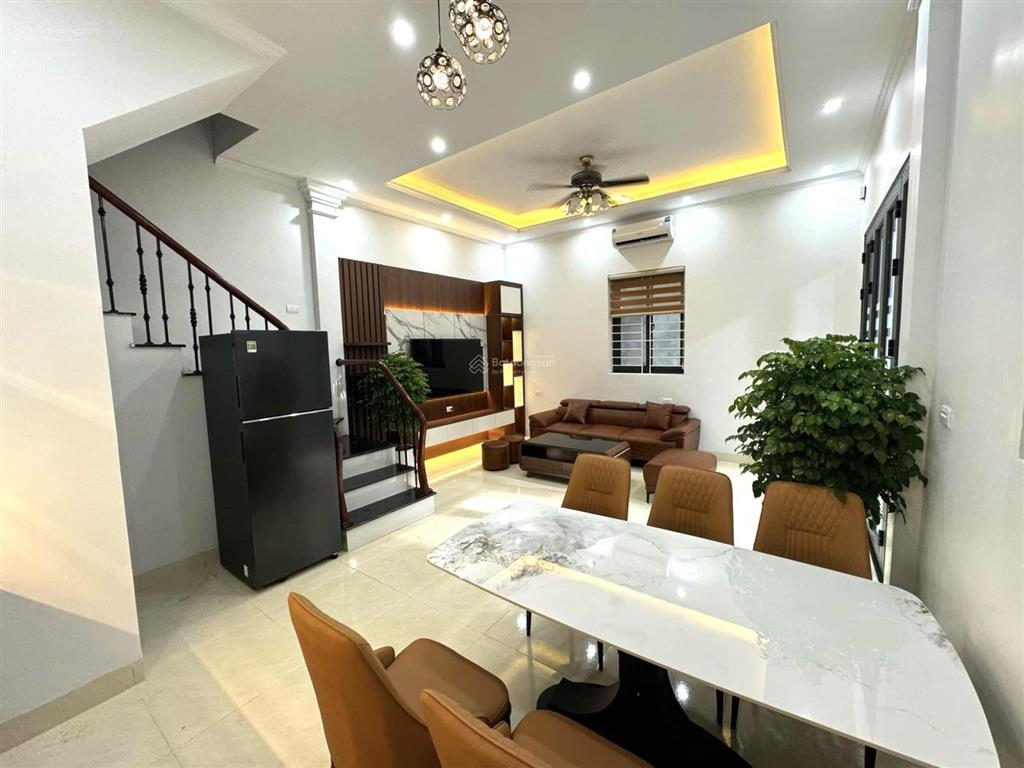 Ở ngay, nhà thuỵ khuê, ngõ thông, ô tô 25m, full đồ, thoáng trước sau, 38mx5 tầng, 7.7 tỷ