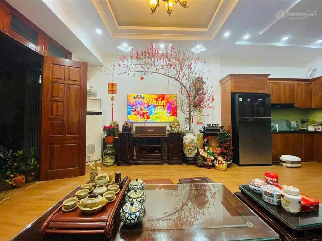 Giá mềm! p. đội cấn, 45m ra phố, sát hồ, ngõ ba gác thông, dân xây đẹp, sổ vuông, mt 4.5m, 41m2*5t