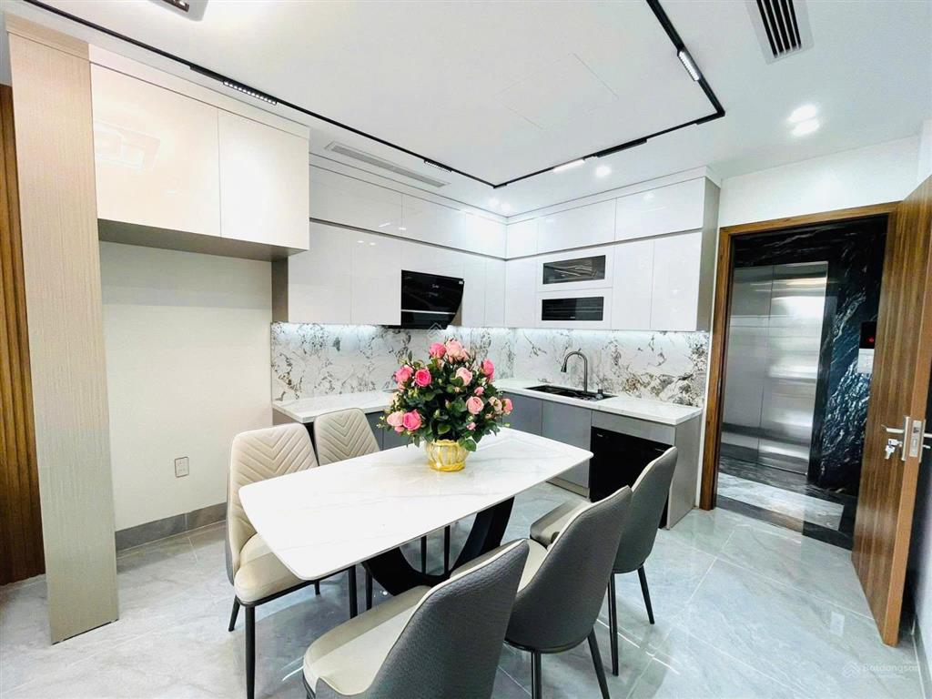 Nhà cầu giấy, 2 thoáng, thang máy, ở luôn, ngõ thông, kd, 30m ra phố, mới, tặng nt, 47m2*6t