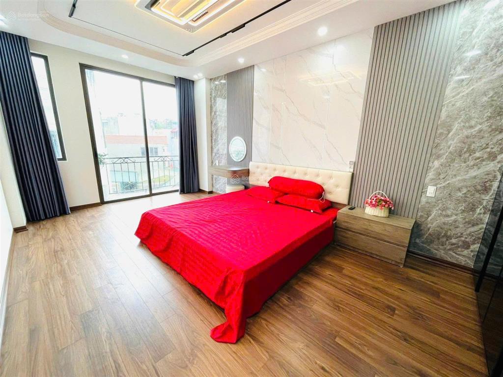 Nhà cầu giấy, 2 thoáng, thang máy, ở luôn, ngõ thông, kd, 30m ra phố, mới, tặng nt, 47m2*6t