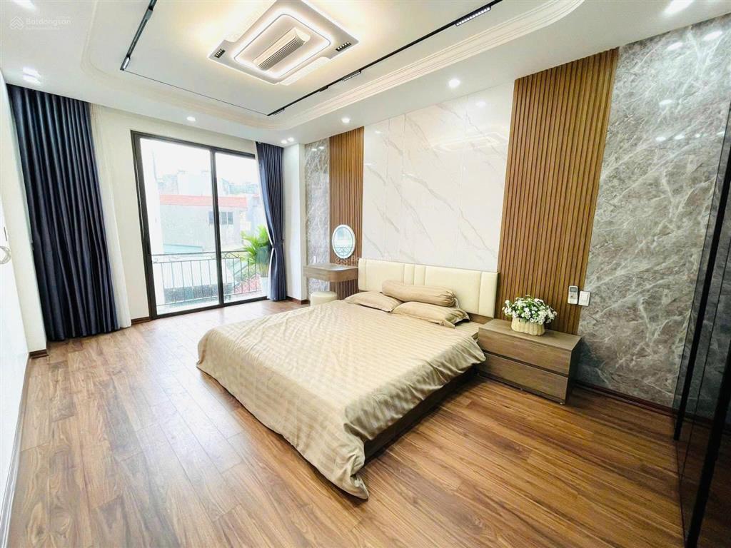 Nhà cầu giấy, 2 thoáng, thang máy, ở luôn, ngõ thông, kd, 30m ra phố, mới, tặng nt, 47m2*6t