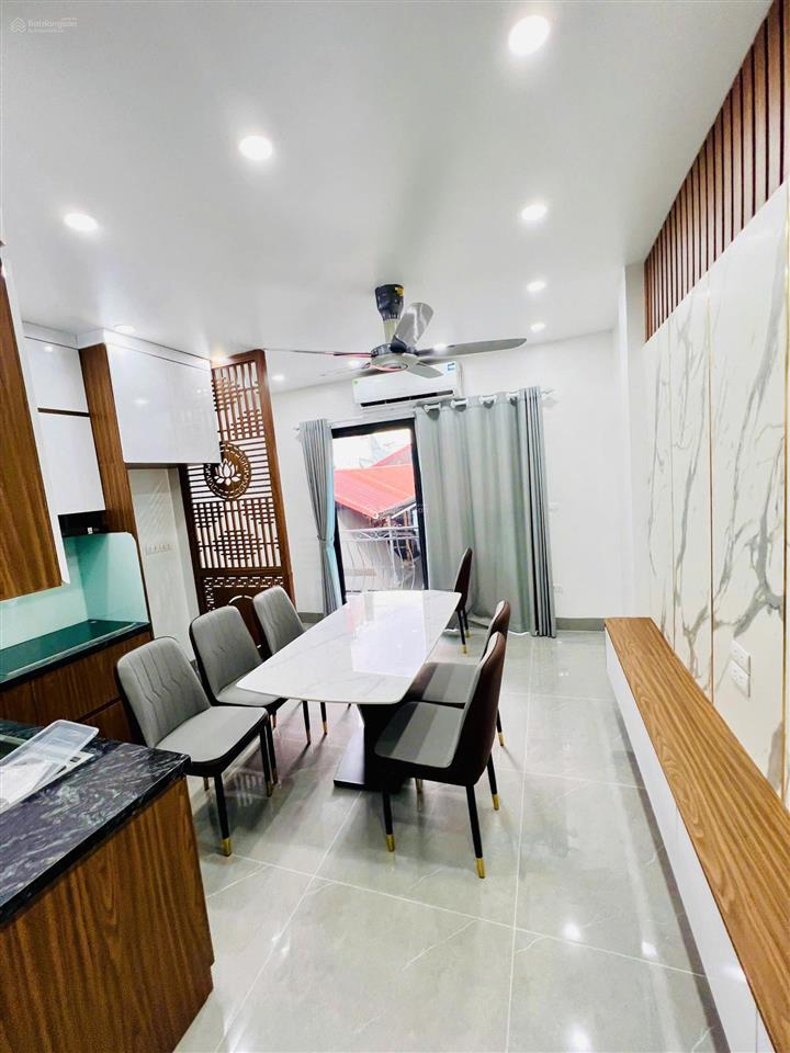 Ở ngay phố nguyễn khánh toàn, ngõ thông, 1 bước ô tô tránh, thang máy, 2 thoáng, 32m2/39m2*6t