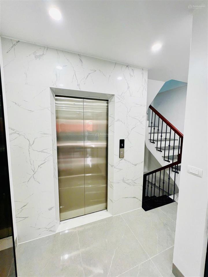 Ở ngay phố nguyễn khánh toàn, ngõ thông, 1 bước ô tô tránh, thang máy, 2 thoáng, 32m2/39m2*6t