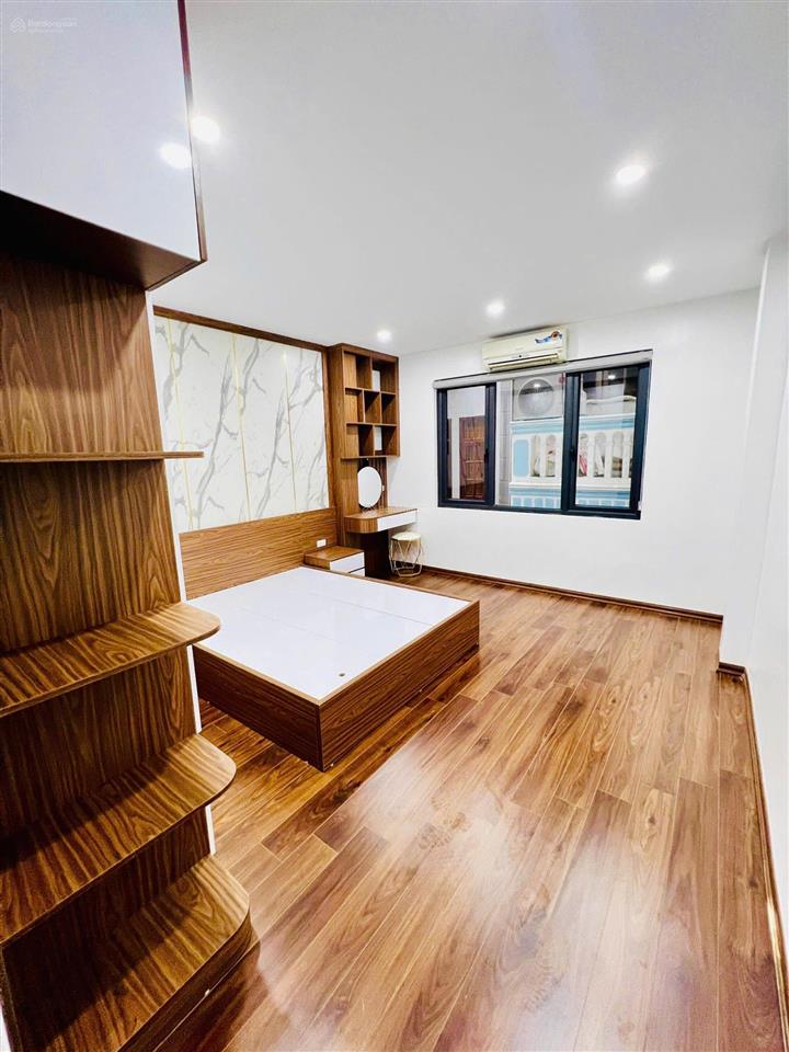 Ở ngay phố nguyễn khánh toàn, ngõ thông, 1 bước ô tô tránh, thang máy, 2 thoáng, 32m2/39m2*6t