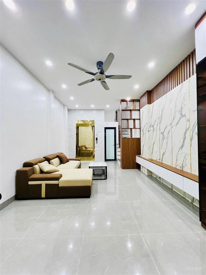 Ở ngay phố nguyễn khánh toàn, ngõ thông, 1 bước ô tô tránh, thang máy, 2 thoáng, 32m2/39m2*6t