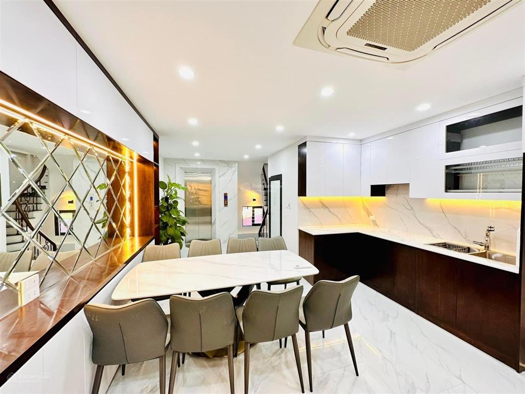 Nhà đội cấn, thang máy, trước nhà 3m, 1p ra phố, tặng nt, ban công thoáng, ko qh, sổ vuông, 45m2*6t