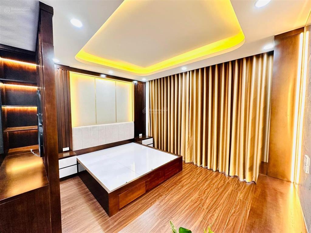 Nhà đội cấn, thang máy, trước nhà 3m, 1p ra phố, tặng nt, ban công thoáng, ko qh, sổ vuông, 45m2*6t