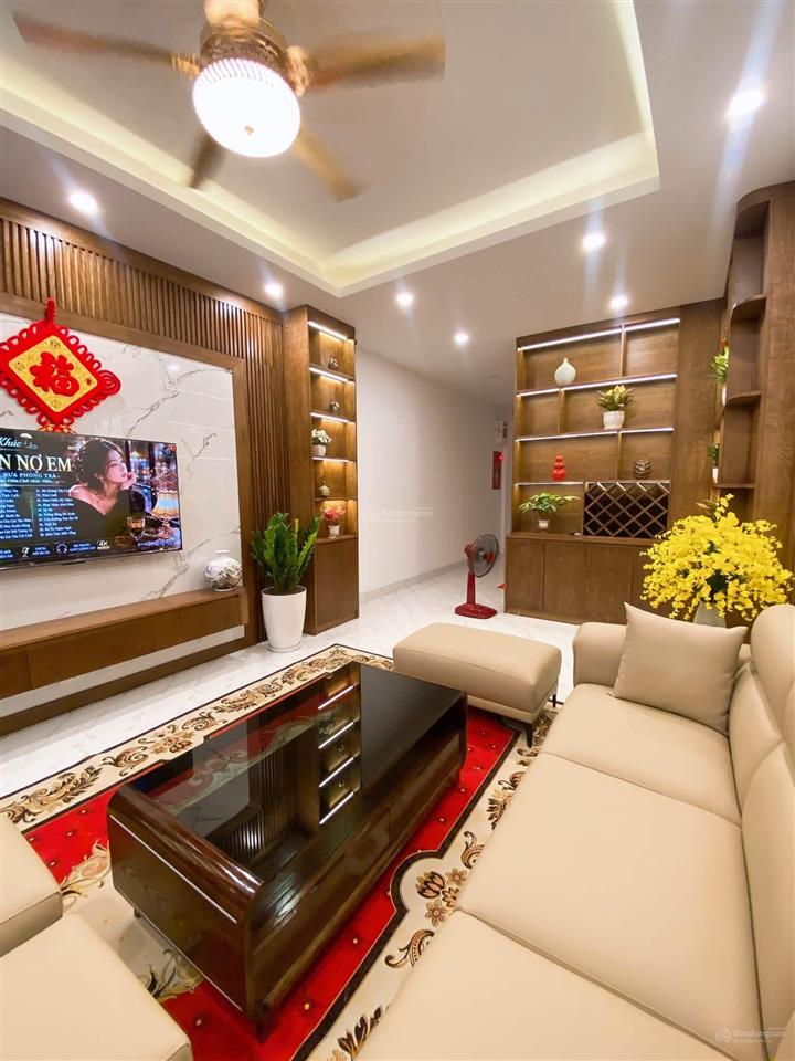 Chùa láng, 6 tầng thang máy, ngõ thông ba gác, ô tô vài chục mét, full đồ, thoáng trước sau, ở luôn