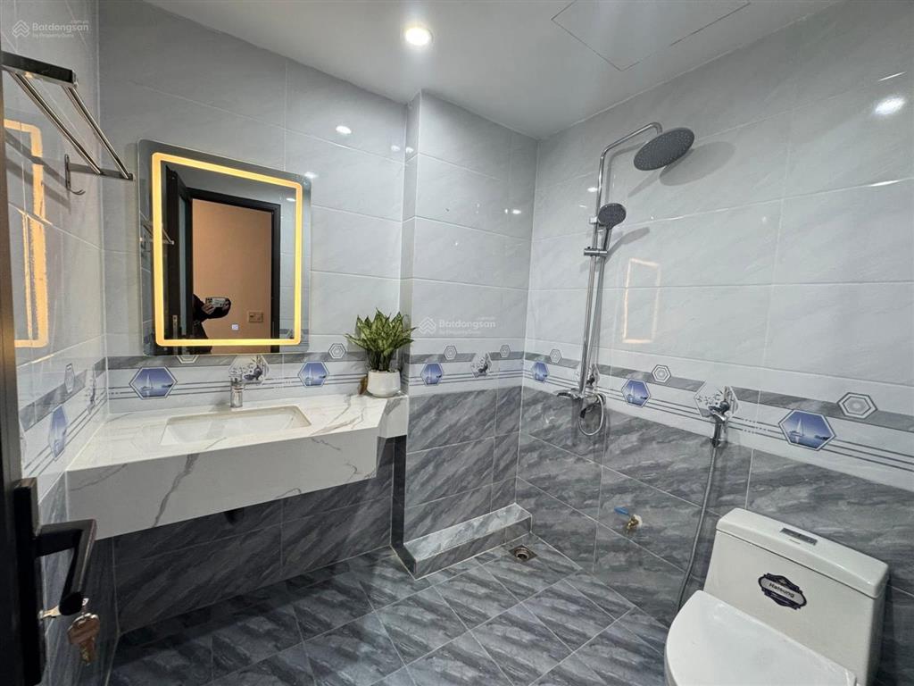 Chùa láng, 6 tầng thang máy, ngõ thông ba gác, ô tô vài chục mét, full đồ, thoáng trước sau, ở luôn
