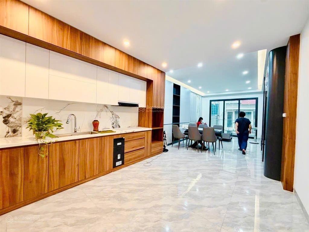 Lô góc võ chí công, 6t thang máy, 10m ô tô tránh, ngõ thông, qh ổn định, sổ đẹp, mới full nt, 64m2