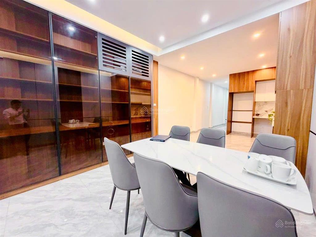 Lô góc võ chí công, 6t thang máy, 10m ô tô tránh, ngõ thông, qh ổn định, sổ đẹp, mới full nt, 64m2