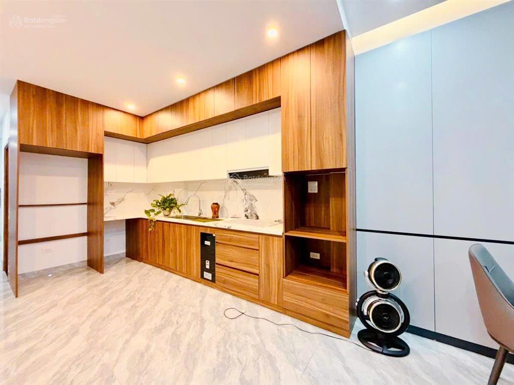 Lô góc võ chí công, 6t thang máy, 10m ô tô tránh, ngõ thông, qh ổn định, sổ đẹp, mới full nt, 64m2