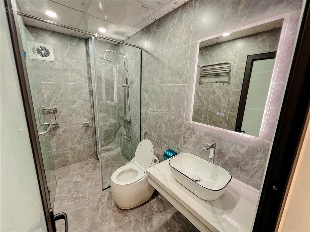 Hạ 1.3 tỷ, cần bán, phố hoàng ngân, ngõ ô tô thông, thang máy, thoáng trước sau, 30m ra mặt phố