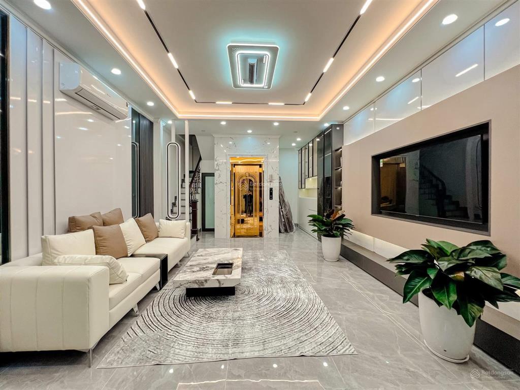 Hạ 1.3 tỷ, cần bán, phố hoàng ngân, ngõ ô tô thông, thang máy, thoáng trước sau, 30m ra mặt phố