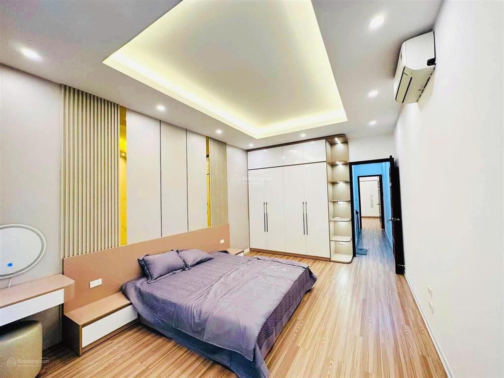Quá rẻ, cầu giấy, ngõ thông ô tô, thoáng trước sau, full đồ ở luôn 43m2, hơn 8 tỷ