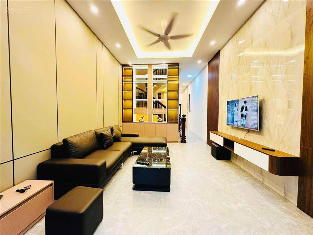 Quá rẻ, cầu giấy, ngõ thông ô tô, thoáng trước sau, full đồ ở luôn 43m2, hơn 8 tỷ