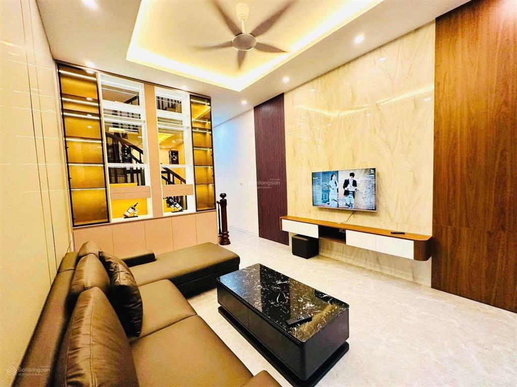 Quá rẻ, cầu giấy, ngõ thông ô tô, thoáng trước sau, full đồ ở luôn 43m2, hơn 8 tỷ