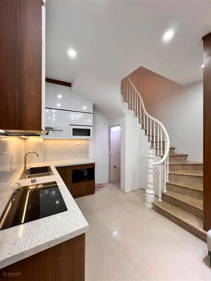 Nhà phố dương quảng hàm, cầu giấy, ngõ thông, thoáng, lô góc, ô tô 40m, 45m2, hơn 8 tỷ