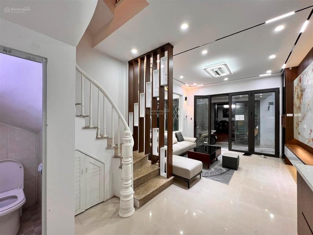 Nhà phố dương quảng hàm, cầu giấy, ngõ thông, thoáng, lô góc, ô tô 40m, 45m2, hơn 8 tỷ