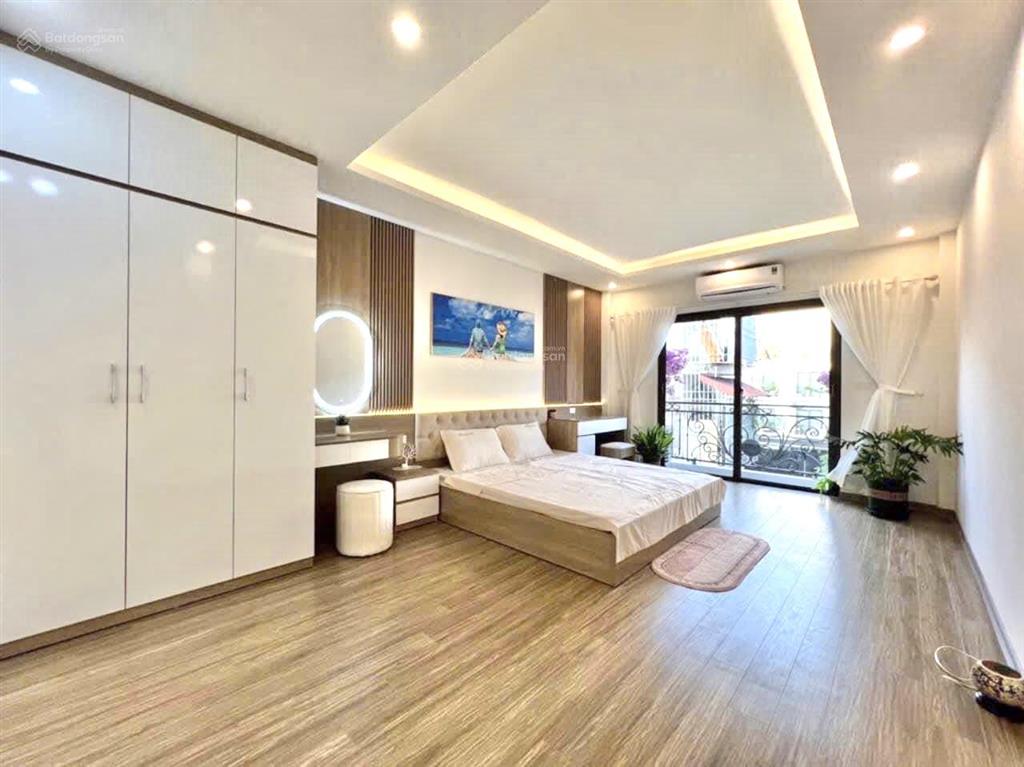 Nhà ở ngay, phố chùa láng, ngõ thông kinh doanh, thang máy, thoáng trước sau, ô tô 35m, ở cho thuê