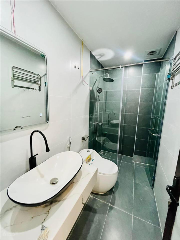 Nhà ở ngay, phố chùa láng, ngõ thông kinh doanh, thang máy, thoáng trước sau, ô tô 35m, ở cho thuê