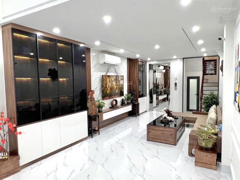 Nhà ở ngay, phố chùa láng, ngõ thông kinh doanh, thang máy, thoáng trước sau, ô tô 35m, ở cho thuê