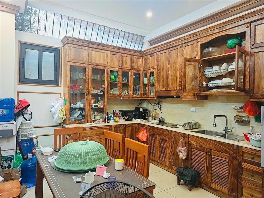 Lô góc cầu giấy, ngõ nông thoáng, thông các ngả, 25m ra phố, gần bãi ô tô, dân xây, sổ cc, 46m2