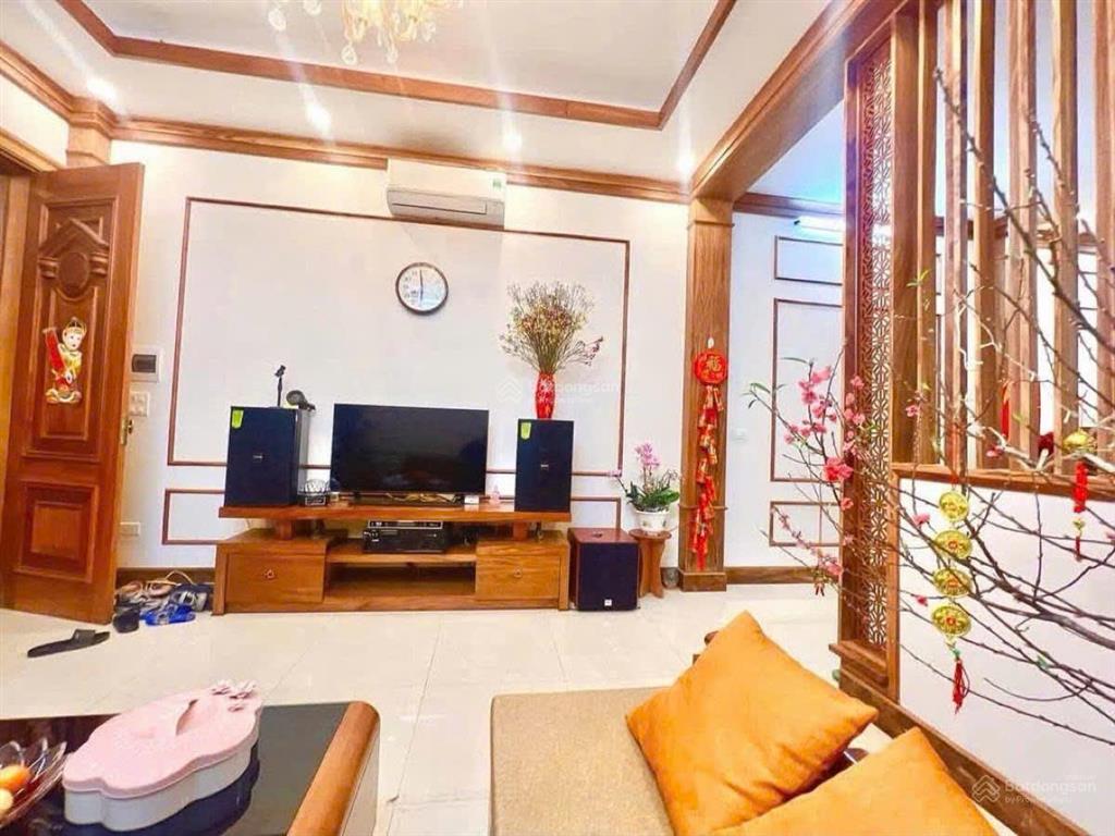 Lô góc cầu giấy, ngõ nông thoáng, thông các ngả, 25m ra phố, gần bãi ô tô, dân xây, sổ cc, 46m2