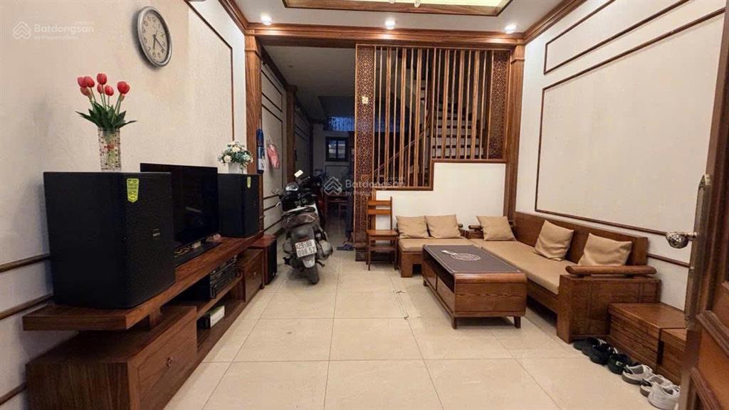Lô góc cầu giấy, ngõ nông thoáng, thông các ngả, 25m ra phố, gần bãi ô tô, dân xây, sổ cc, 46m2