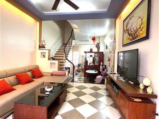 Căn góc nguyễn khánh toàn, ngõ thông, 3 thoáng, sân xe, sát phố, 30m ra ô tô, dân xây, sổ cc, 43m2