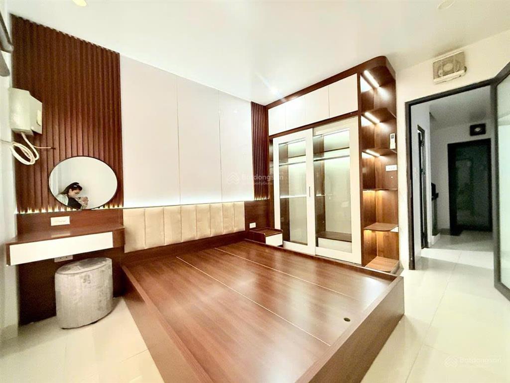 Lô góc dương quảng hàm, 2 mặt ngõ, 35m ra phố, ngõ 3 gác tránh, ở/ cho thuê, dân xây, sổ cc, 42m2